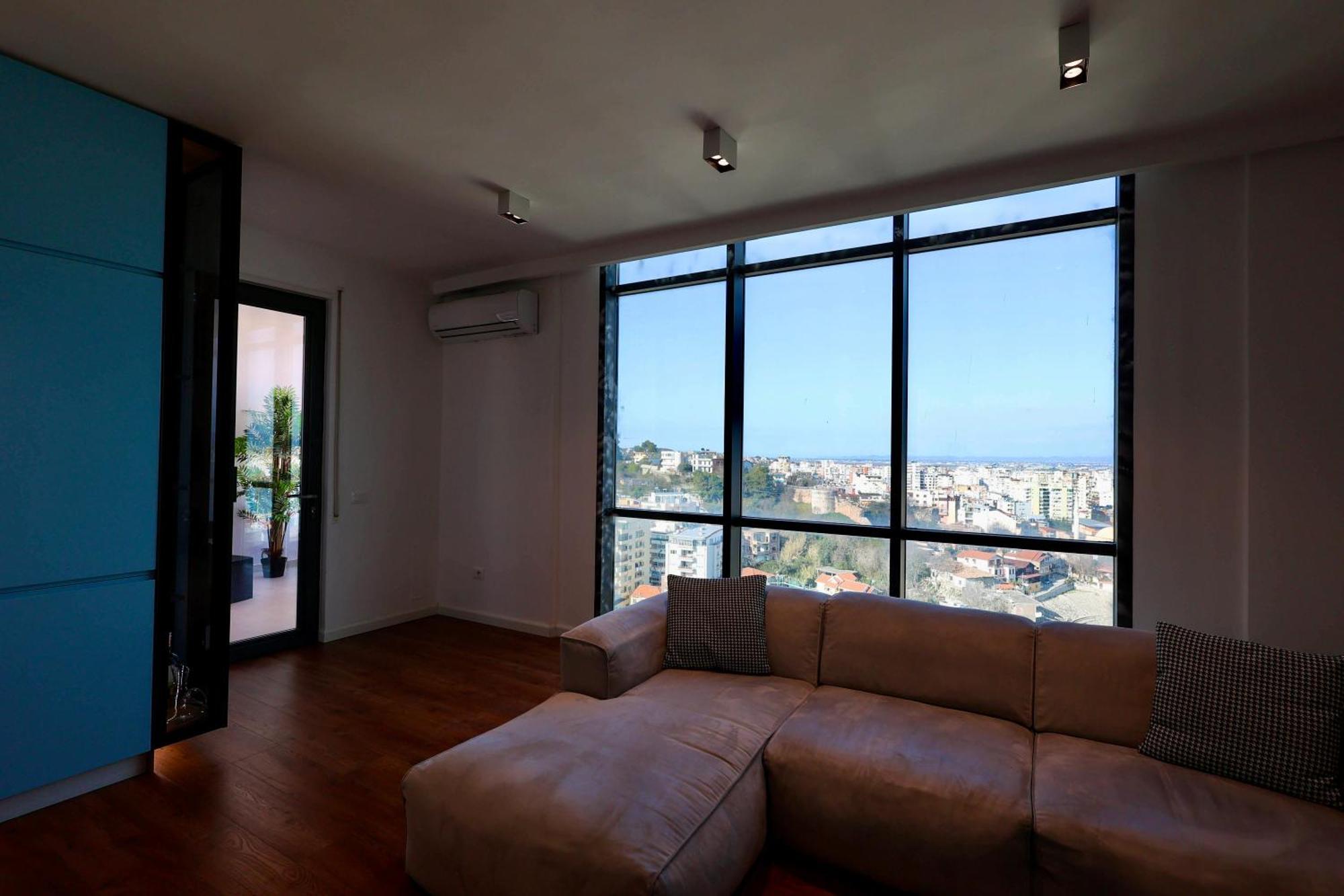 Sea View Apartment *