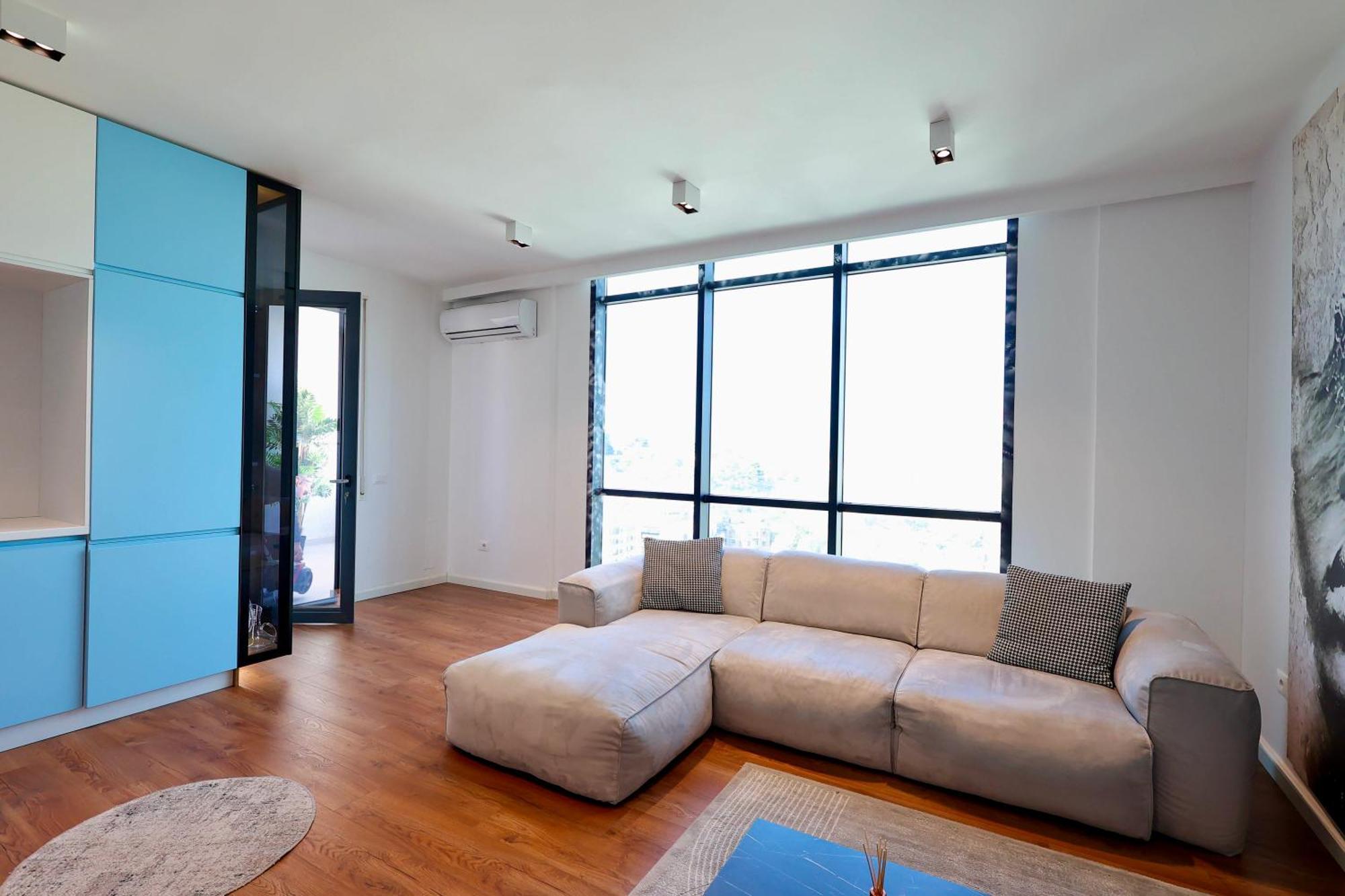 Sea View Apartment *